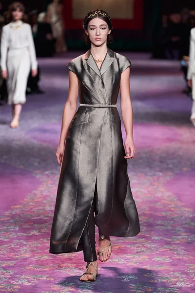Look 18
